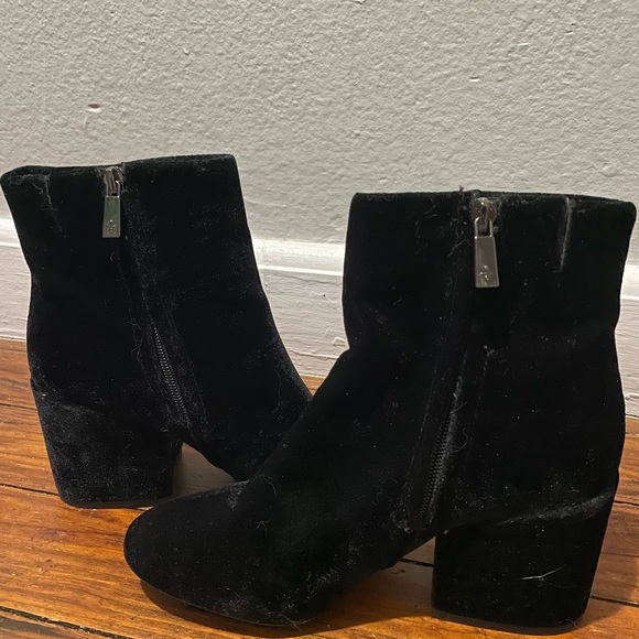 Black velvet ankle booties - Picture 4 of 4